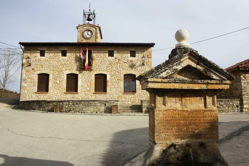 Casa De Pueblo Con Merendero Alquilable Opcionalmente Casarejos Luaran gambar