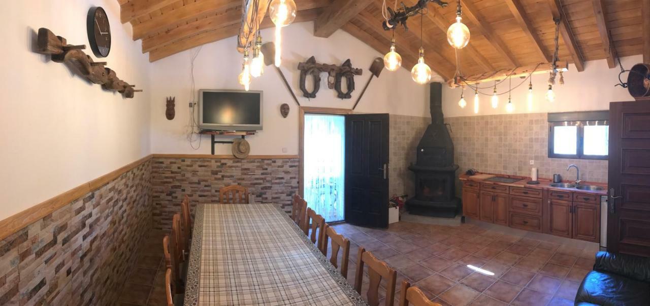 Casa De Pueblo Con Merendero Alquilable Opcionalmente Casarejos Luaran gambar